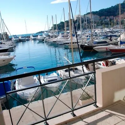 Отель Le Quai Des Princes 4*