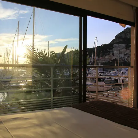 Le Quai Des Princes Отель 4*