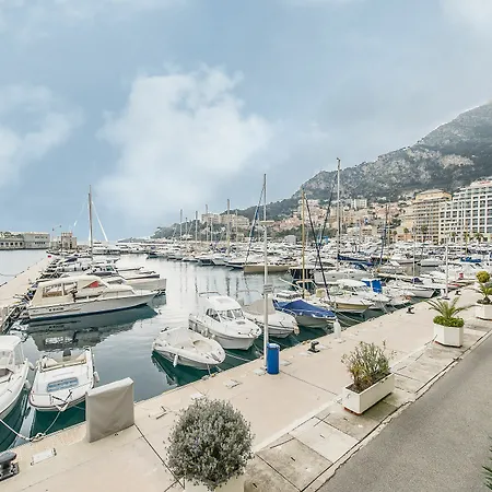 Le Quai Des Princes Отель